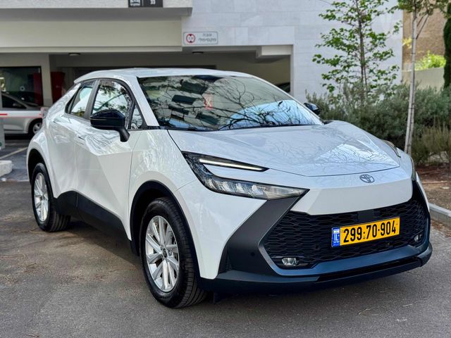מודעת רכב טויוטה C-HR