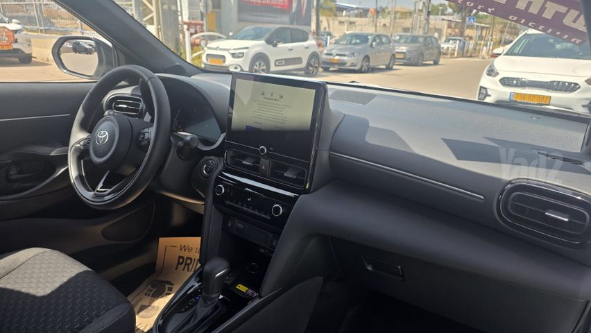 טויוטה יאריס קרוס