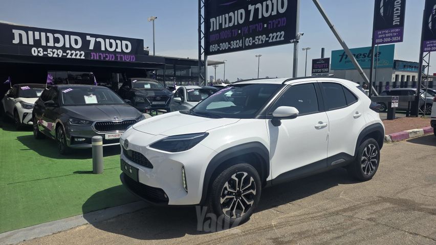 מודעת רכב טויוטה יאריס קרוס