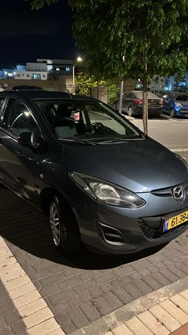 מודעת רכב מאזדה 2