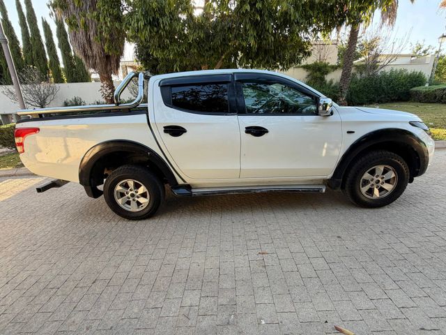 מיצובישי טרייטון / L200