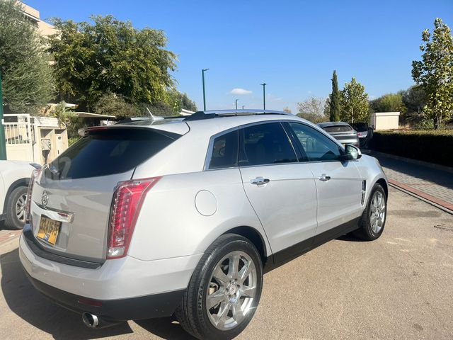 קאדילק SRX