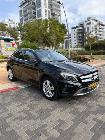 מרצדס-בנץ GLA