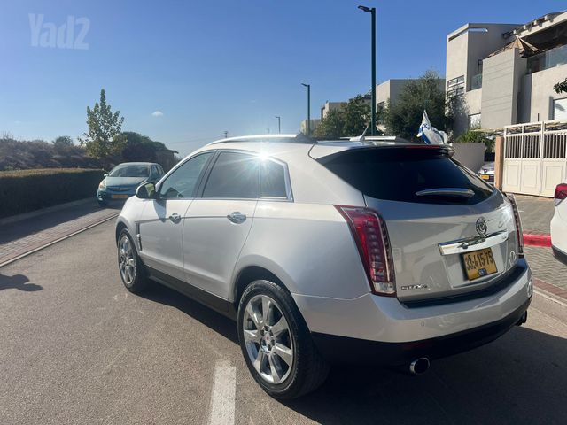 קאדילק SRX