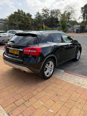 מרצדס-בנץ GLA