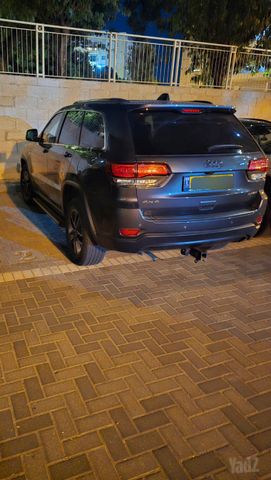 מודעת רכב ג'יפ גרנד צ'ירוקי