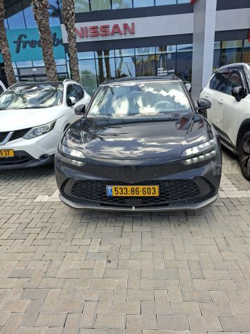 מודעת רכב ג'נסיס GV60
