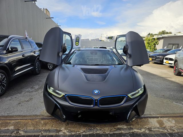 ב מ וו i8