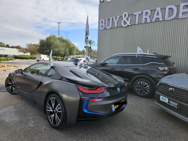ב מ וו i8