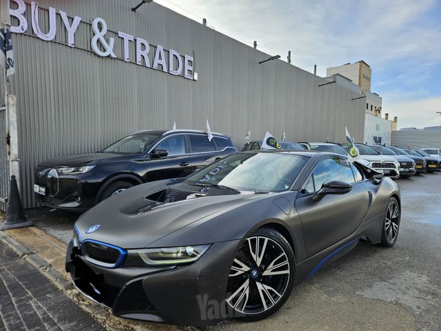 ב מ וו i8