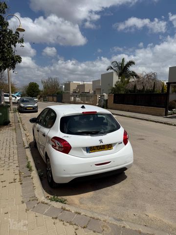 פיג'ו 208