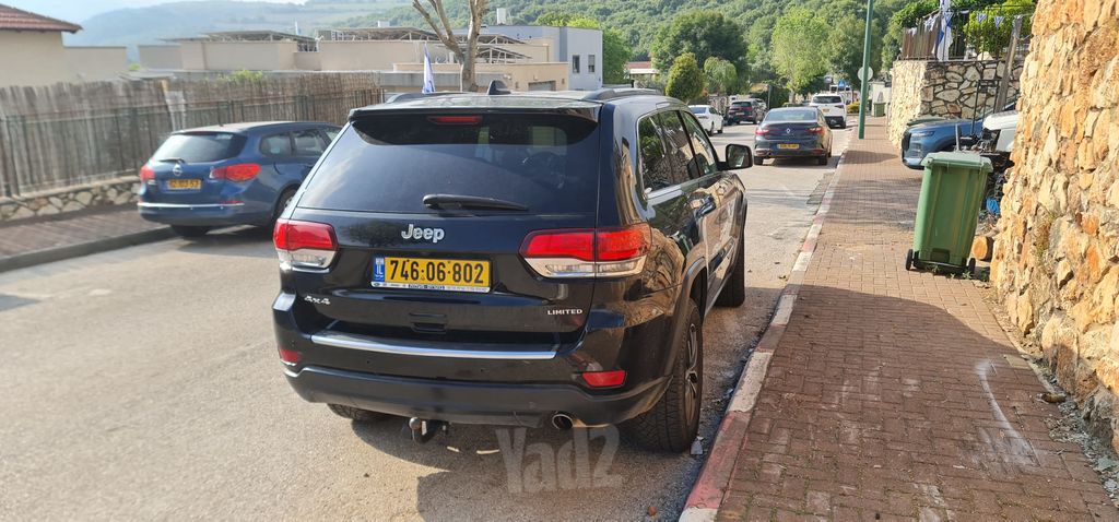 מודעת רכב ג'יפ גרנד צ'ירוקי