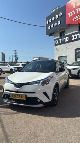 מודעת רכב טויוטה C-HR