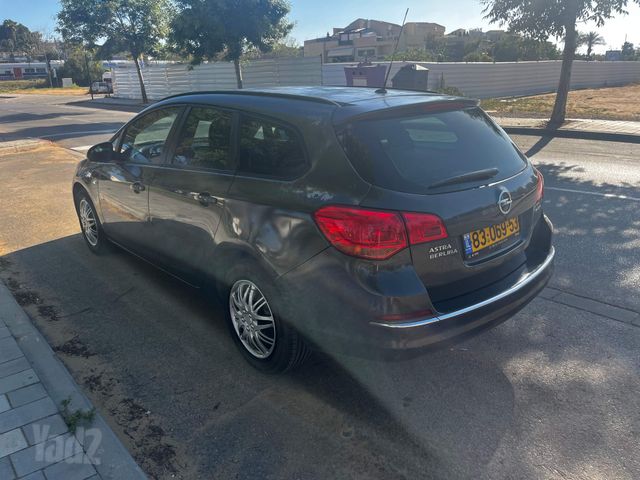 אופל אסטרה