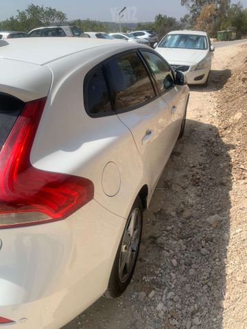 וולוו V40
