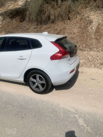 וולוו V40
