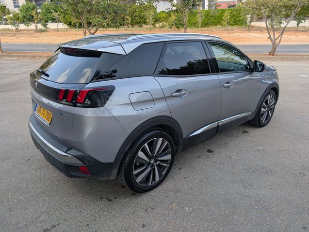 פיג'ו 3008