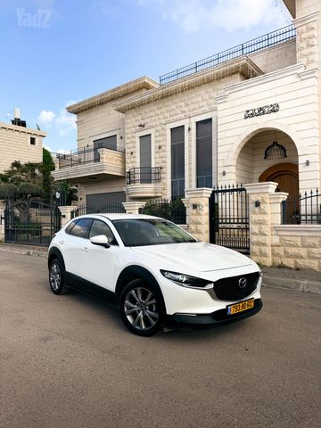 מודעת רכב מאזדה CX-30