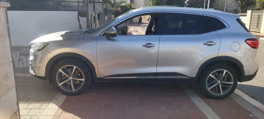 מודעת רכב אם ג'י EHS PHEV