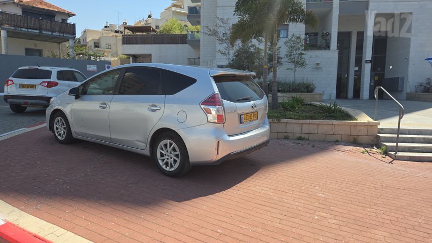 טויוטה פריוס פלוס