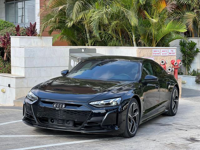 מודעת רכב אאודי E-tron GT