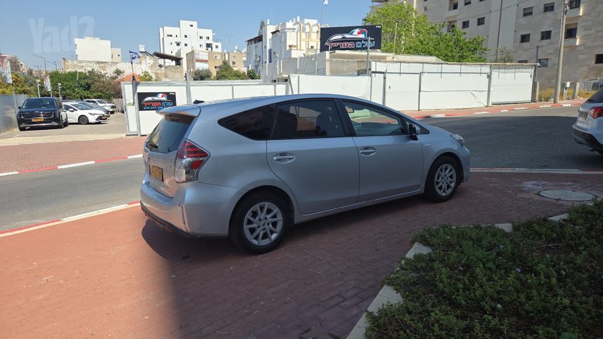 טויוטה פריוס פלוס
