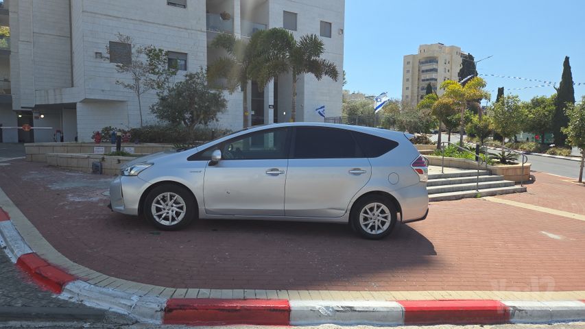 טויוטה פריוס פלוס