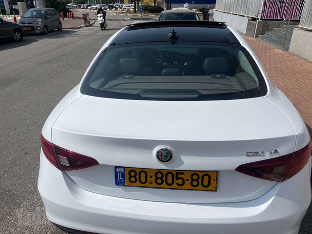 אלפא רומיאו ג'וליה