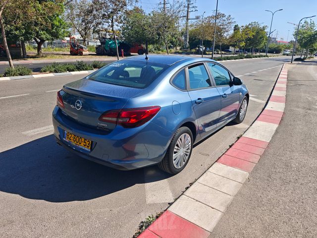 אופל אסטרה