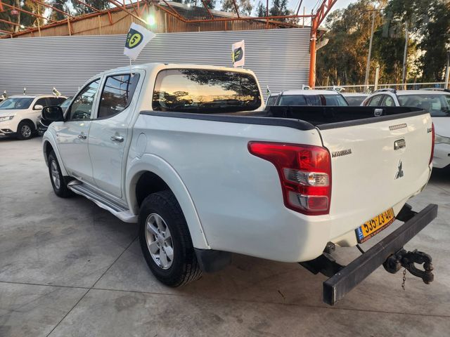 מיצובישי טרייטון / L200