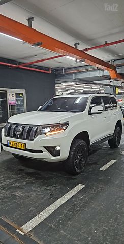 טויוטה לנד קרוזר