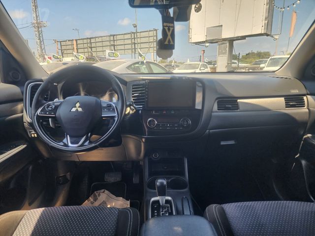 מיצובישי אאוטלנדר