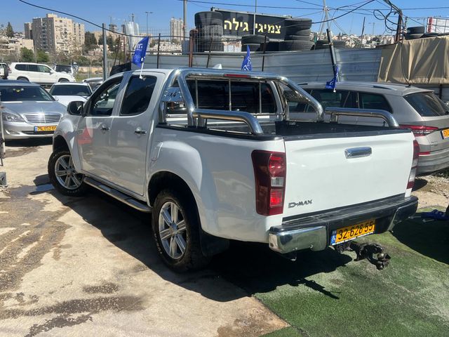 איסוזו די-מקס
