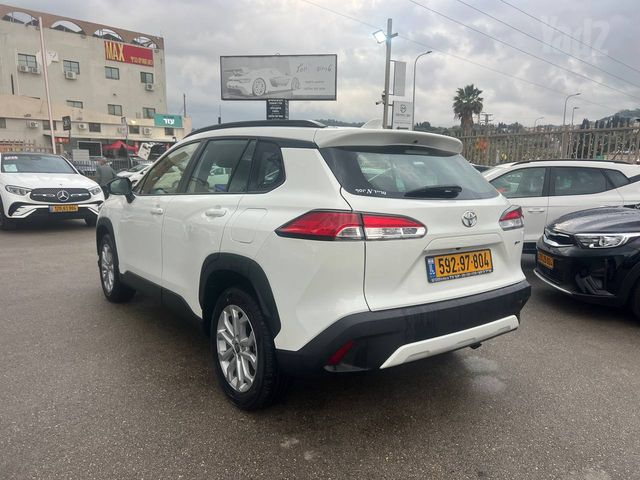 טויוטה קורולה קרוס