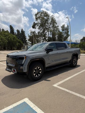 ג'י.אם.סי סיירה EV