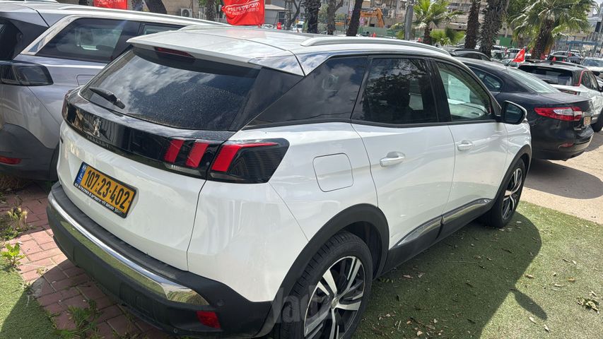 פיג'ו 3008