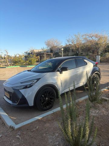 מודעת רכב טויוטה C-HR