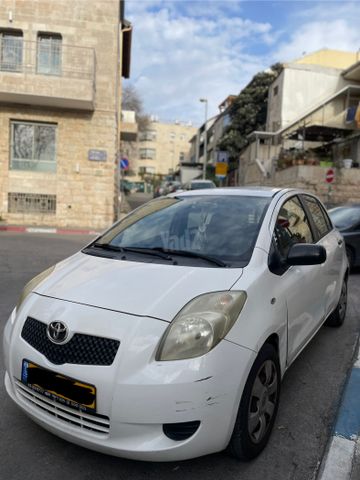 טויוטה יאריס