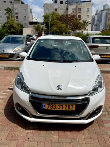 פיג'ו 208