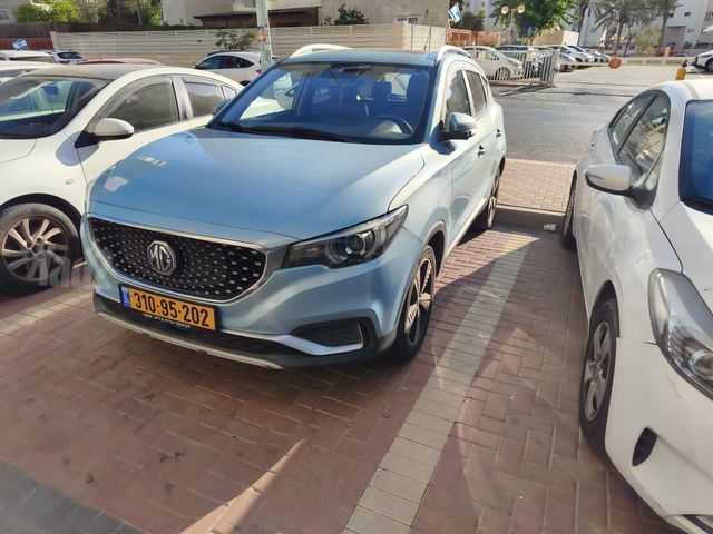 מודעת רכב אם ג'י ZS