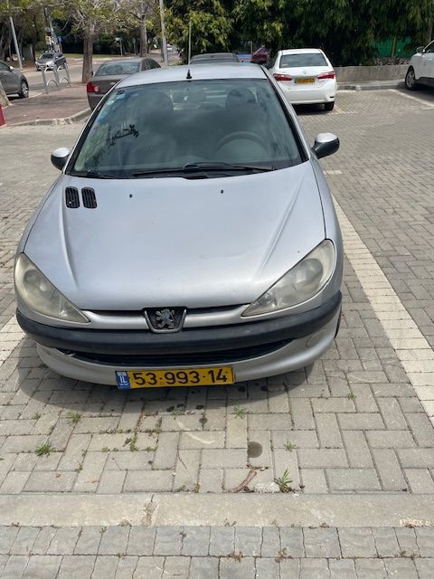 פיג'ו 206