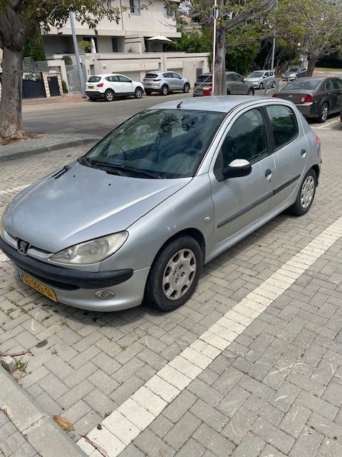 פיג'ו 206