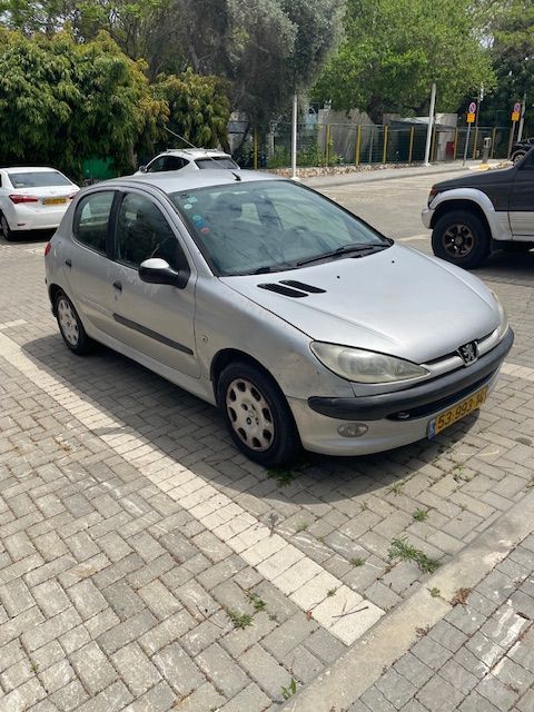 פיג'ו 206