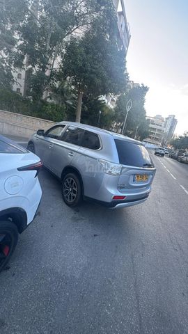 מיצובישי אאוטלנדר