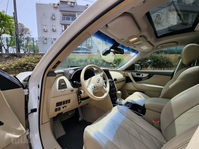 אינפיניטי QX70