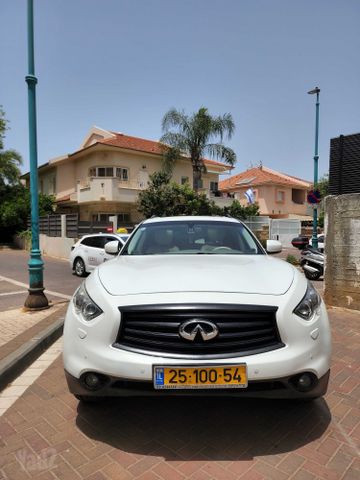 אינפיניטי QX70