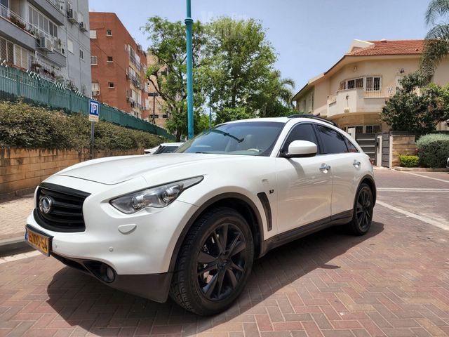 אינפיניטי QX70