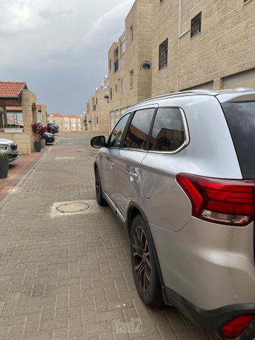 מיצובישי אאוטלנדר