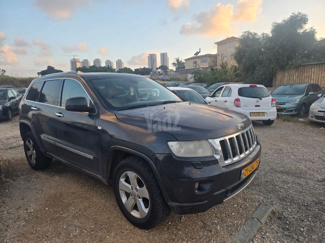 מודעת רכב ג'יפ גרנד צ'ירוקי