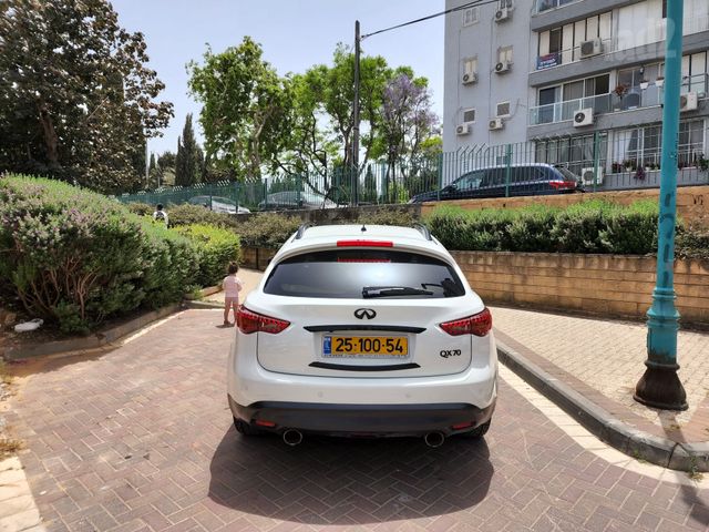אינפיניטי QX70